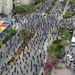 Watch: Ger Chasidim Demonstrate How To Protest During Coronavirus