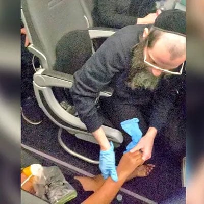 Man helps save woman aboard JetBlue flight after she suffers mid-air medical emergency