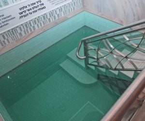 Mikvaos – A Brief Overview of the Jewish Ritual Bath By Rabbi Yair Hoffman 15 Mikvaos – A Brief Overview of the Jewish Ritual Bath By Rabbi Yair Hoffman